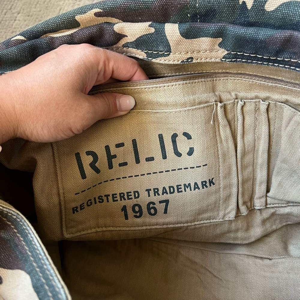 Relic Camouflage Messenger Bag - Picture 12 of 16